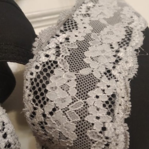 Marilyn Monroe Lace Front-Closure Cross-back Bra - Picture 4 of 6